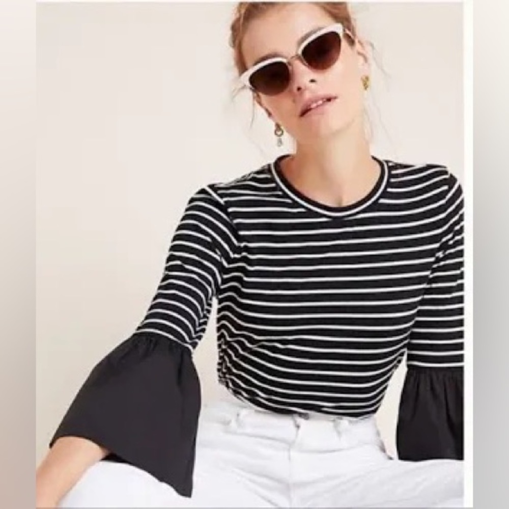 🖤🤍ANTHRO CLASSY FLARE SLEEVE TOP 🖤🤍